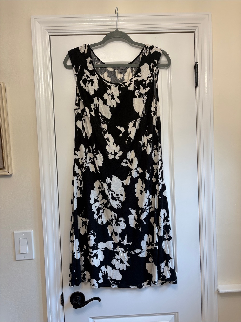 Daisy Fuentes Black and White Floral Midi Dress